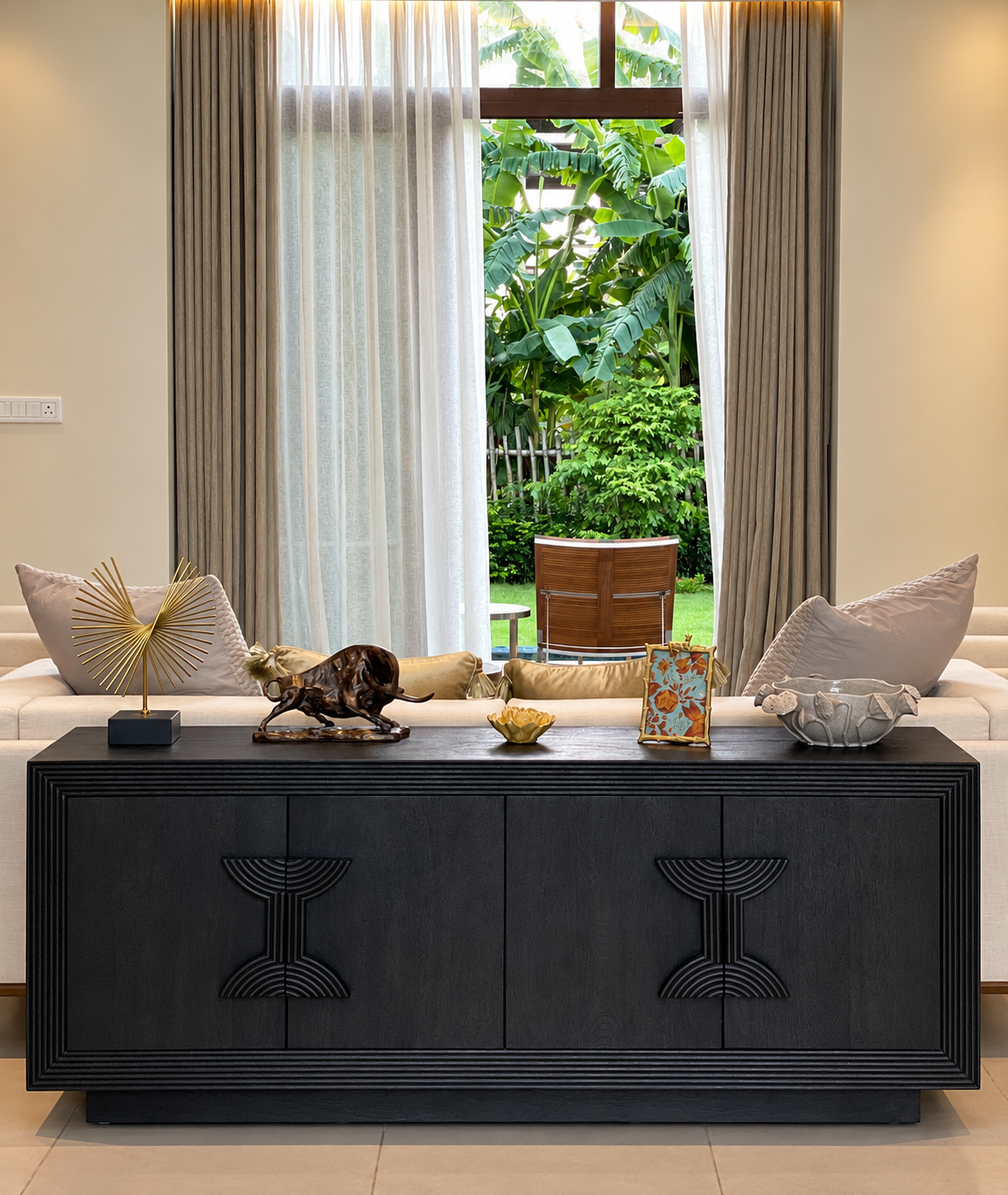 Living room with garden view, showcase villa, Bantala